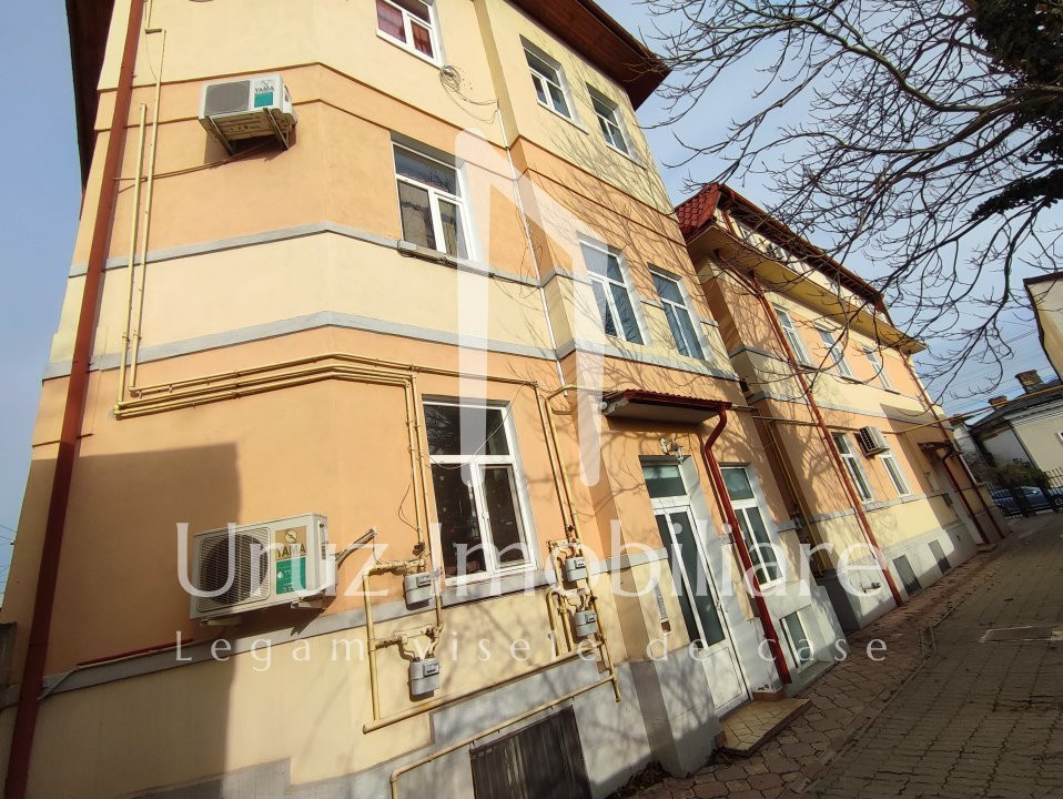 URUZ IMOBILIARE - VANZARE VILA CU 11 APARTAMENTE