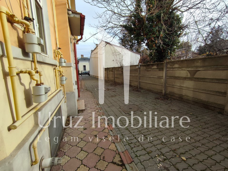 URUZ IMOBILIARE - VANZARE VILA CU 11 APARTAMENTE