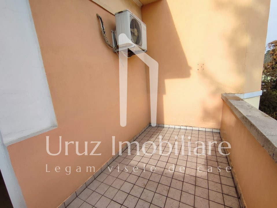 URUZ IMOBILIARE - VANZARE VILA CU 11 APARTAMENTE