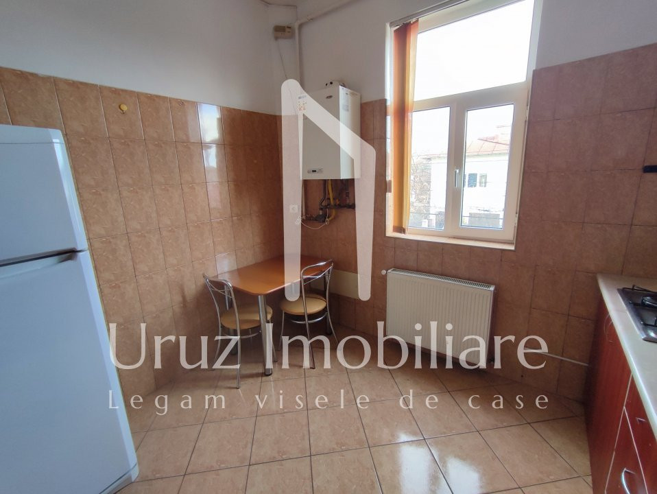 URUZ IMOBILIARE - VANZARE VILA CU 11 APARTAMENTE