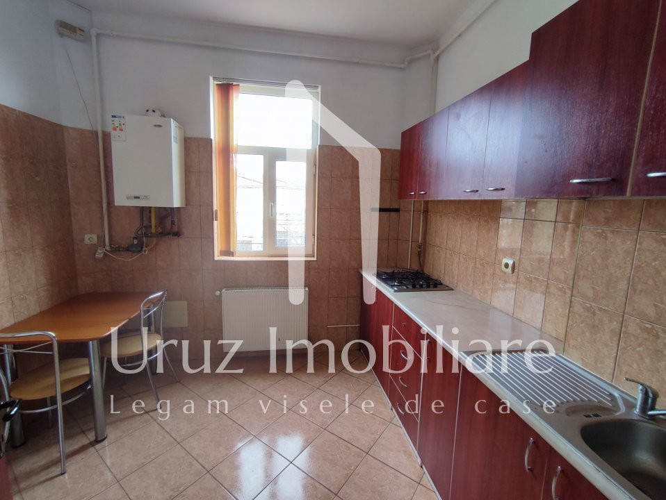 URUZ IMOBILIARE - VANZARE VILA CU 11 APARTAMENTE