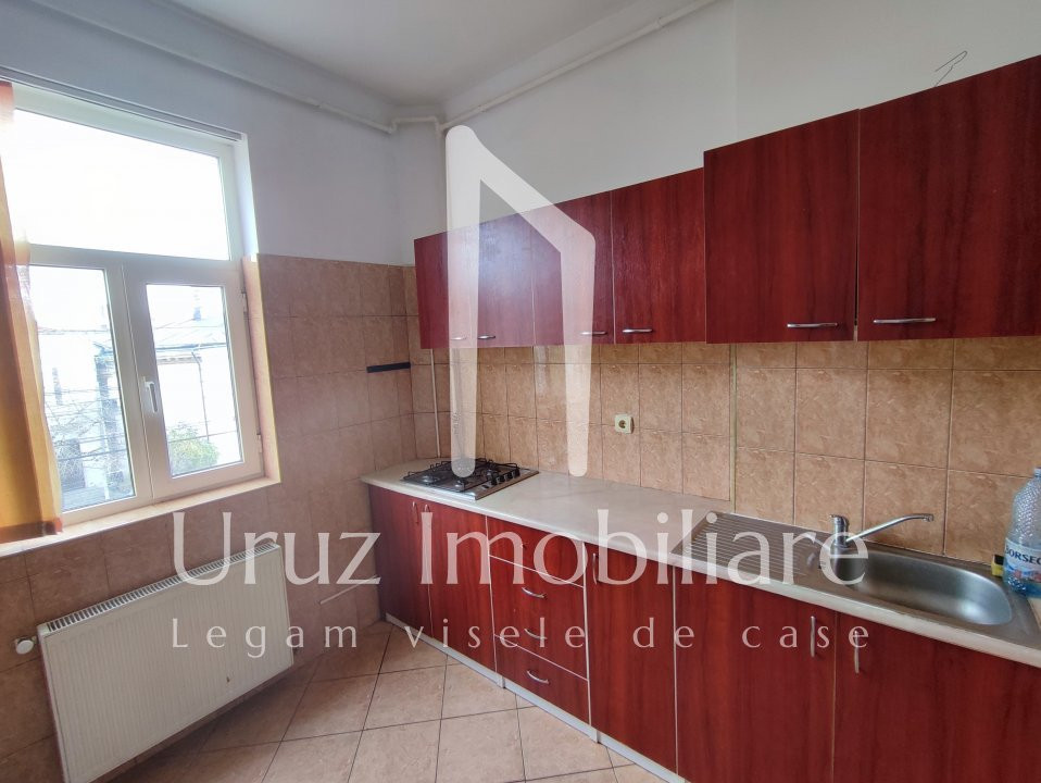 URUZ IMOBILIARE - VANZARE VILA CU 11 APARTAMENTE