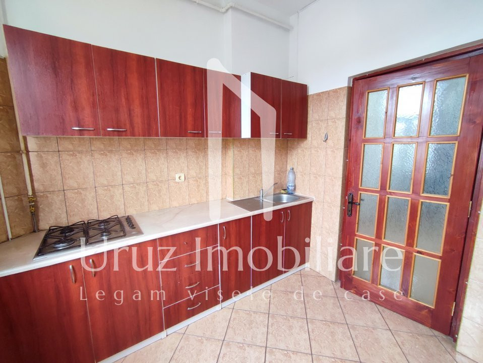 URUZ IMOBILIARE - VANZARE VILA CU 11 APARTAMENTE