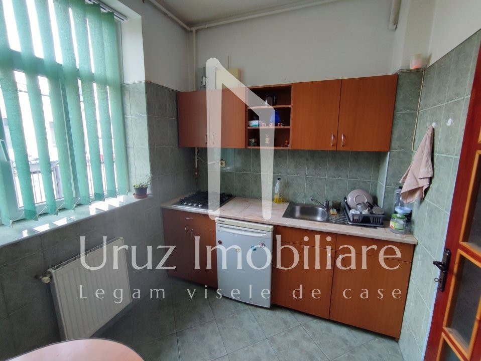 URUZ IMOBILIARE - VANZARE VILA CU 11 APARTAMENTE