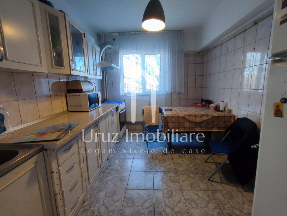 URUZ IMOBILIARE - VANZARE APARTAMENT 4 CAMERE BD. BUCURESTI